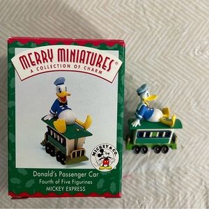 Hallmark Disney Donald Duck Vintage Christmas Ornament Tree Detailed Collectors